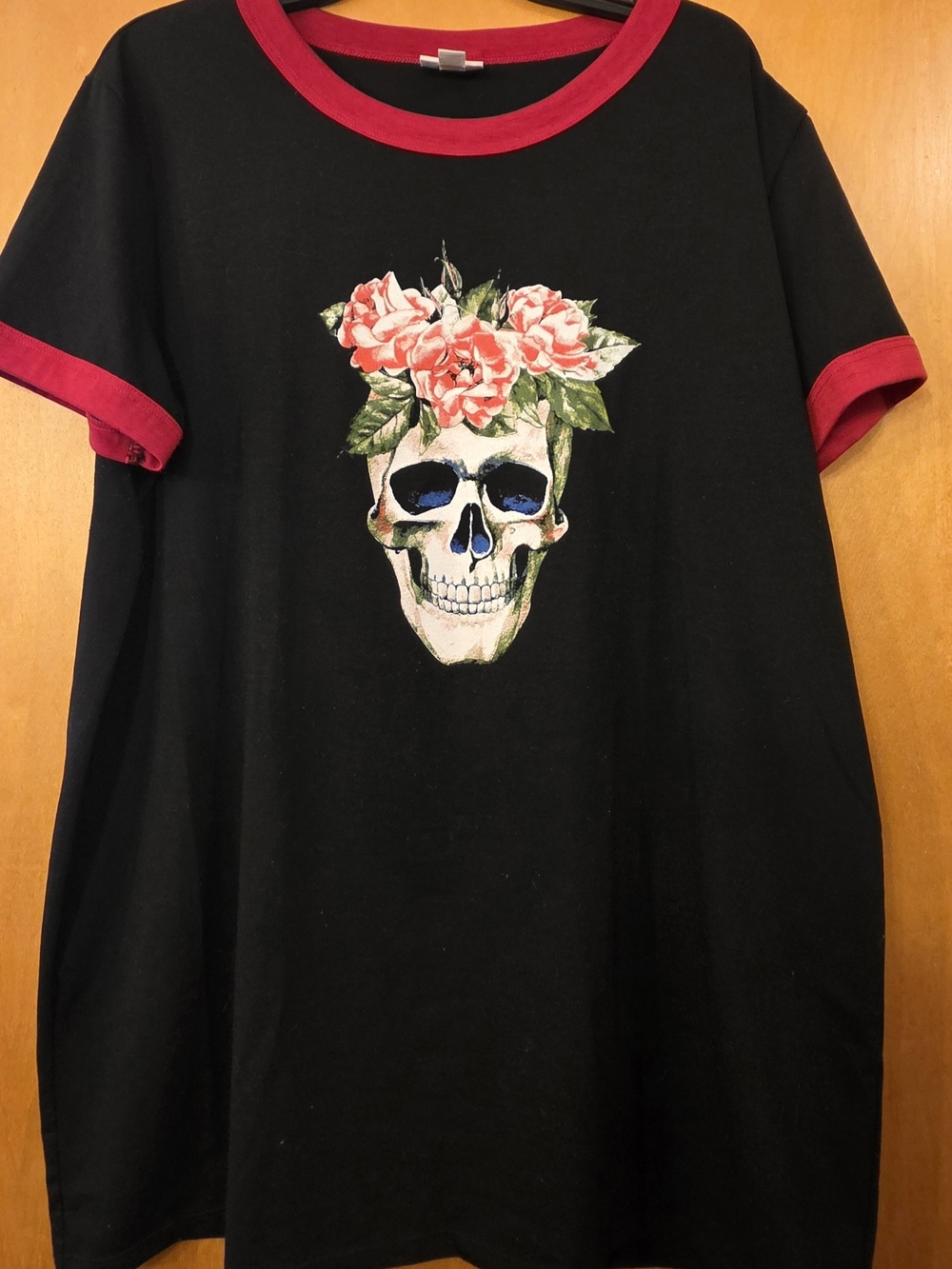 Halloween LuLaRoe Sugar Skull Black Tee with Red Trim (2XL - 20/22)